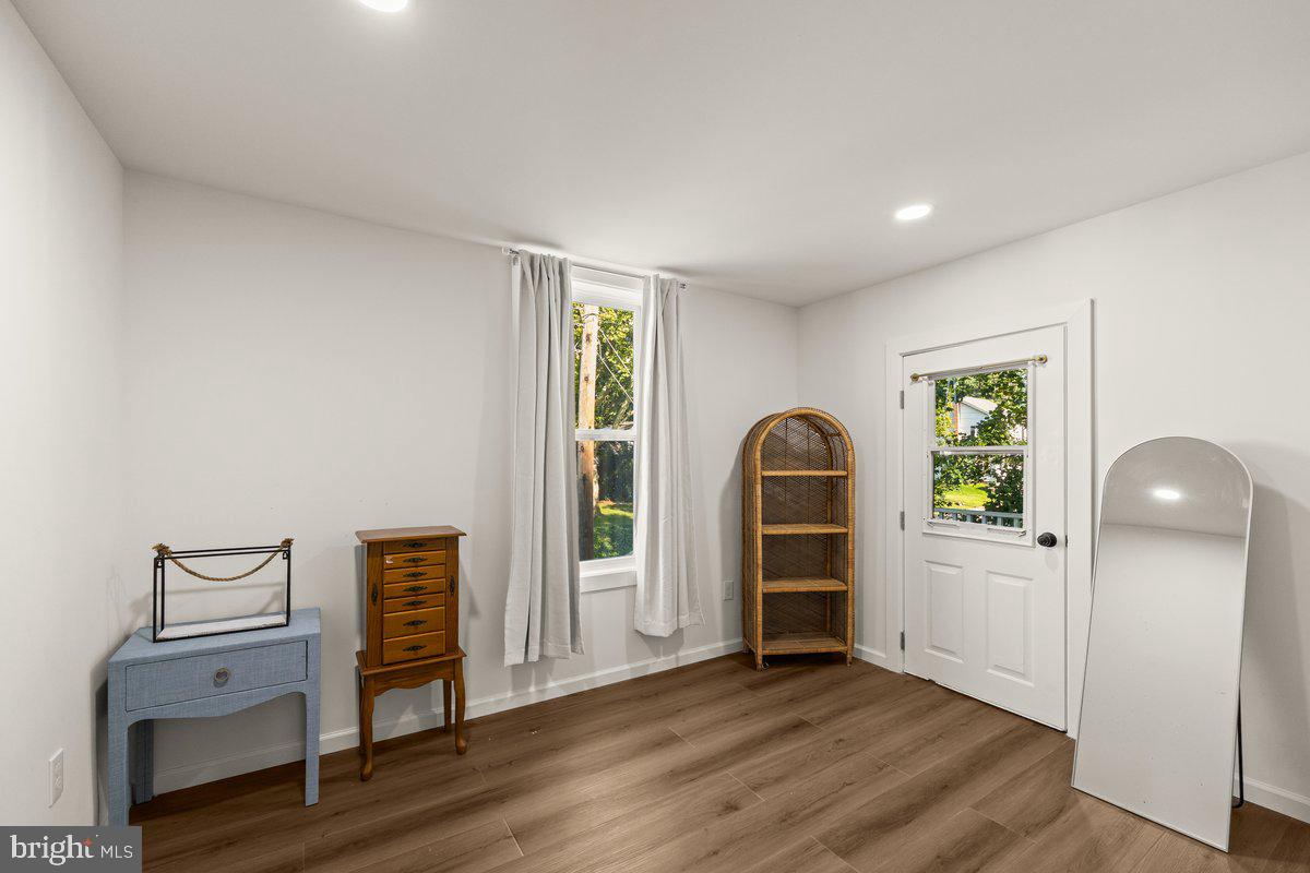 1006 Colebrook Rd Property Photo 25