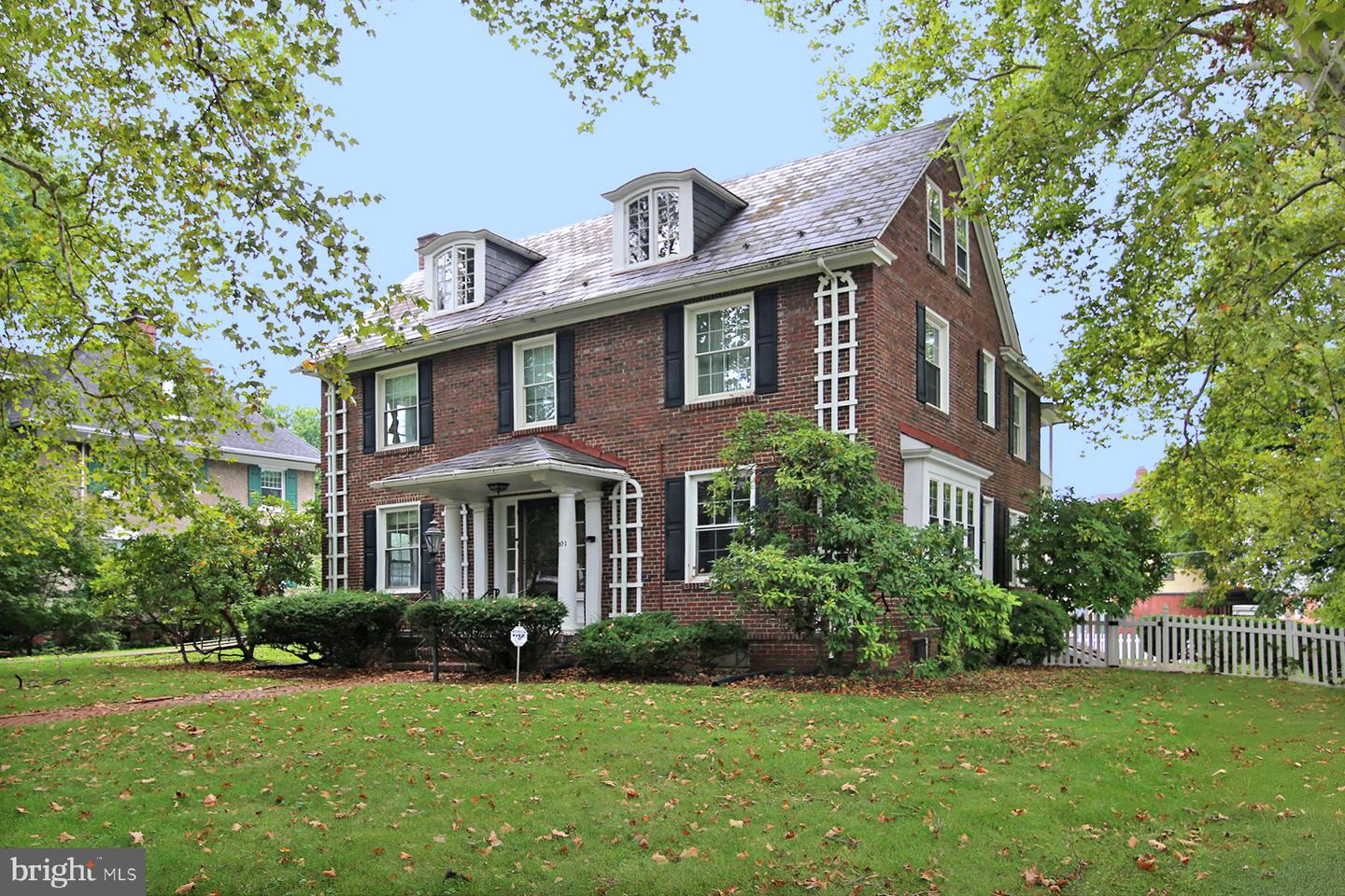 201 HATHAWAY PARK