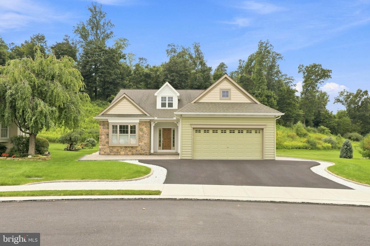 1005 Briarwood Ct Property Photo 1
