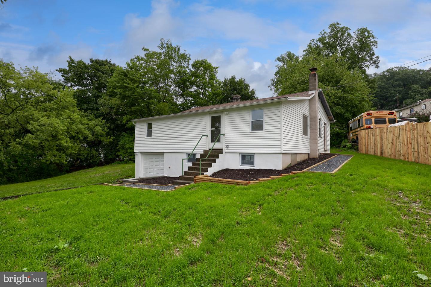 4 Elm Property Photo 1