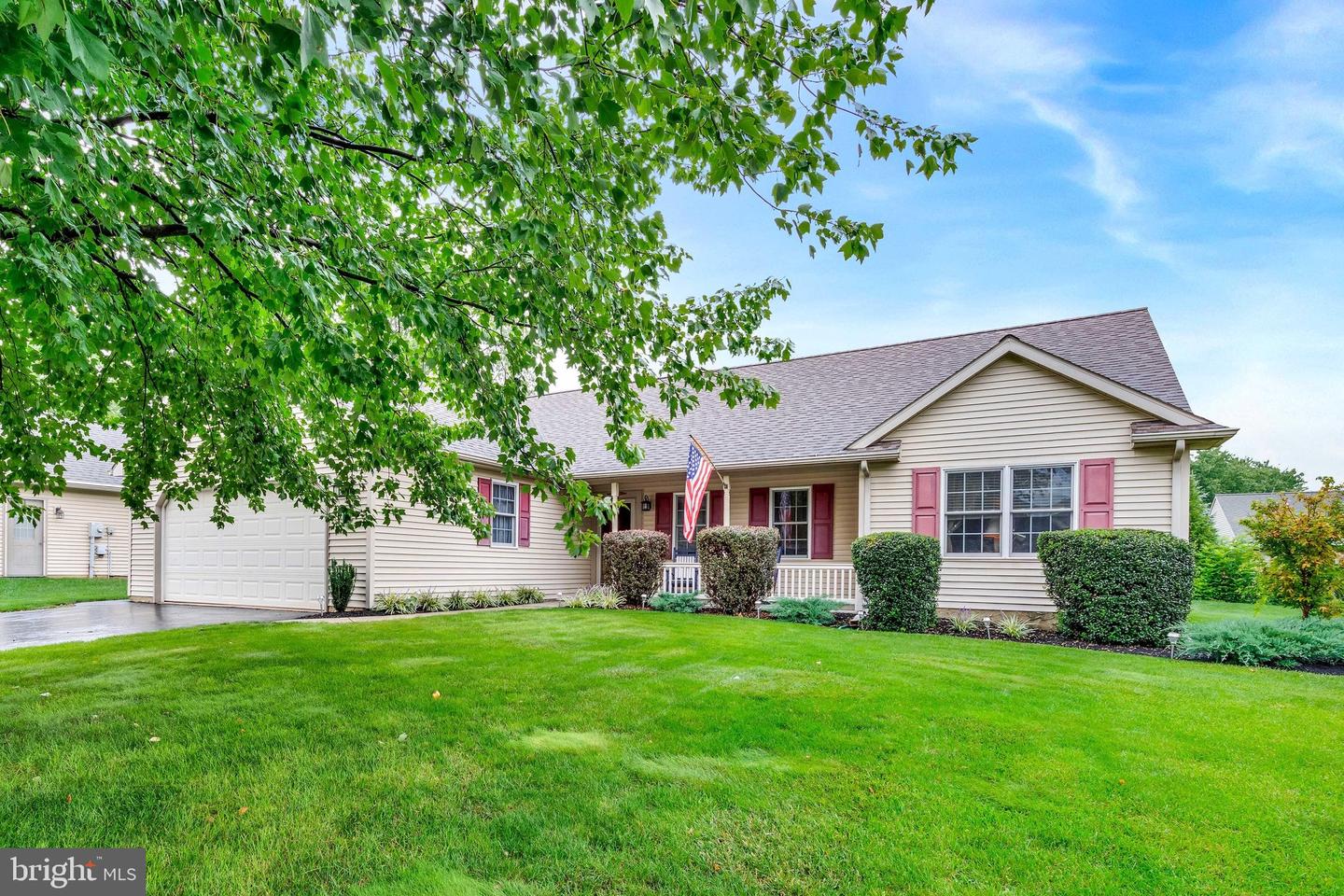19 SCENIC DR Property Photo 1