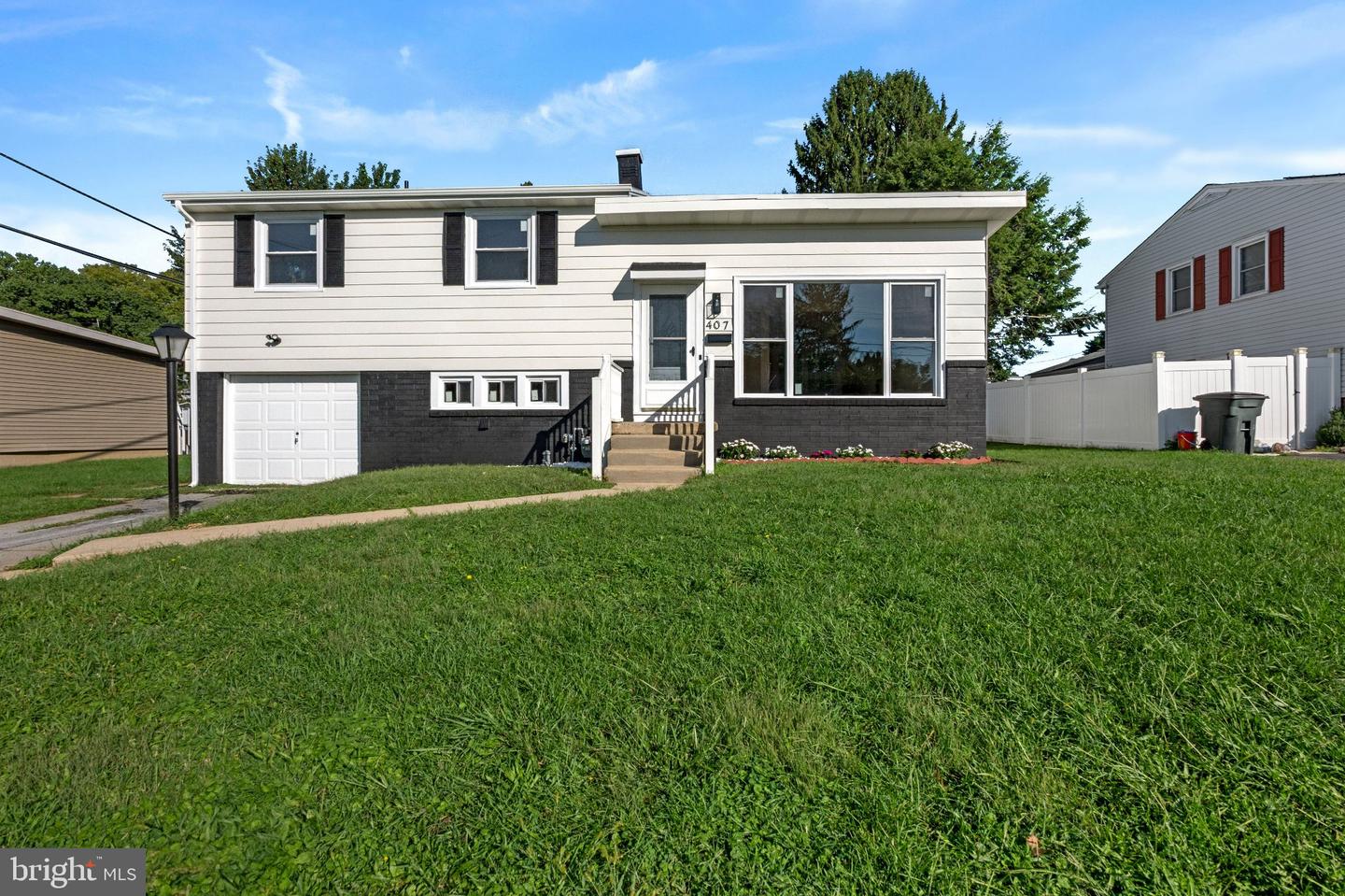 407 E Elm St Property Photo 1