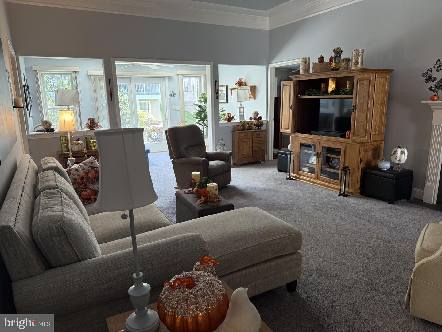 1025 Alden Way Property Photo 5