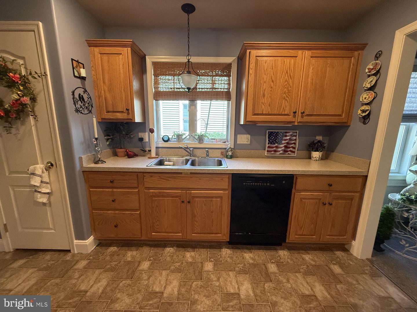 1025 Alden Way Property Photo 8