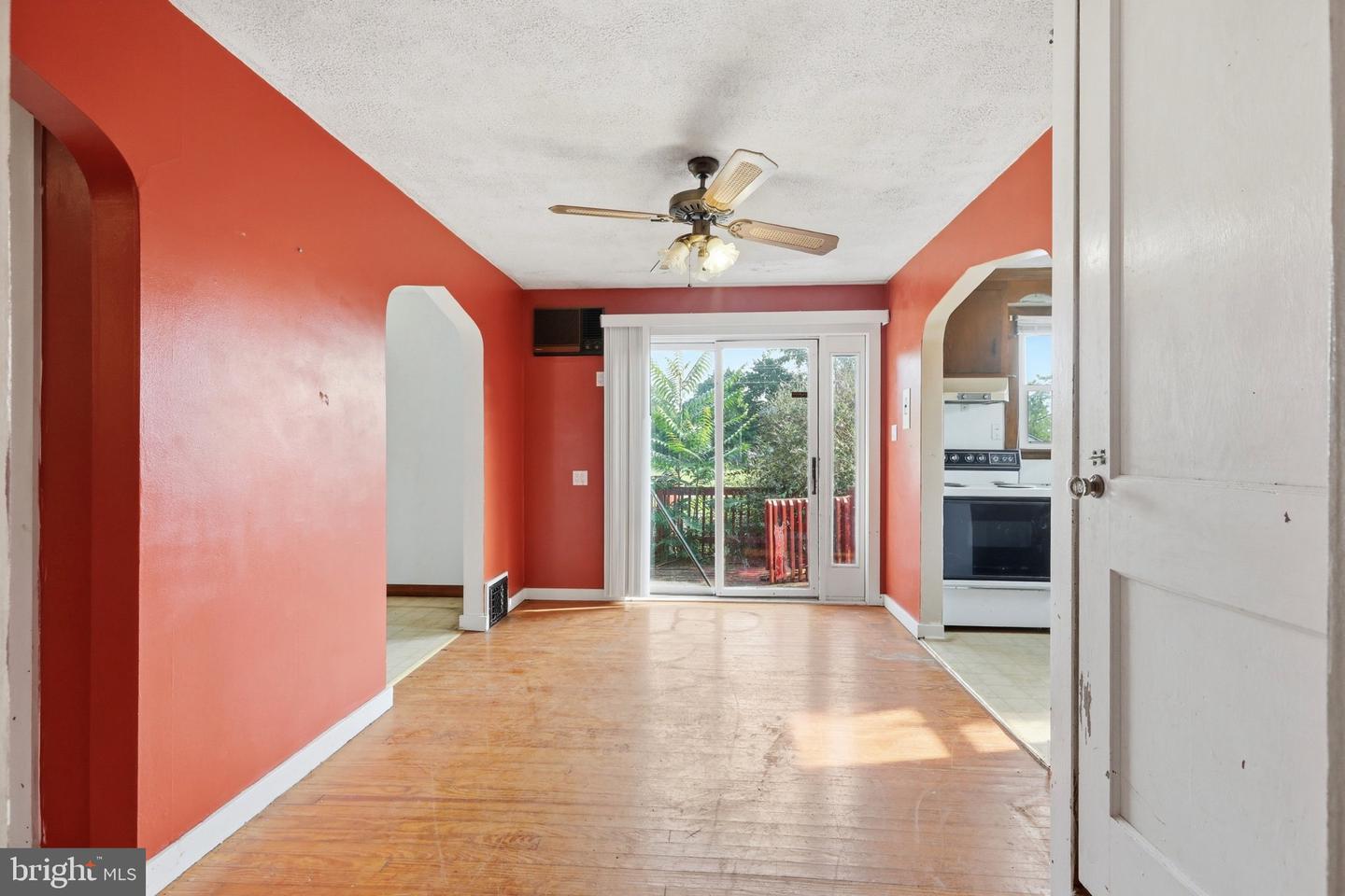 2124 Church St Property Photo 6