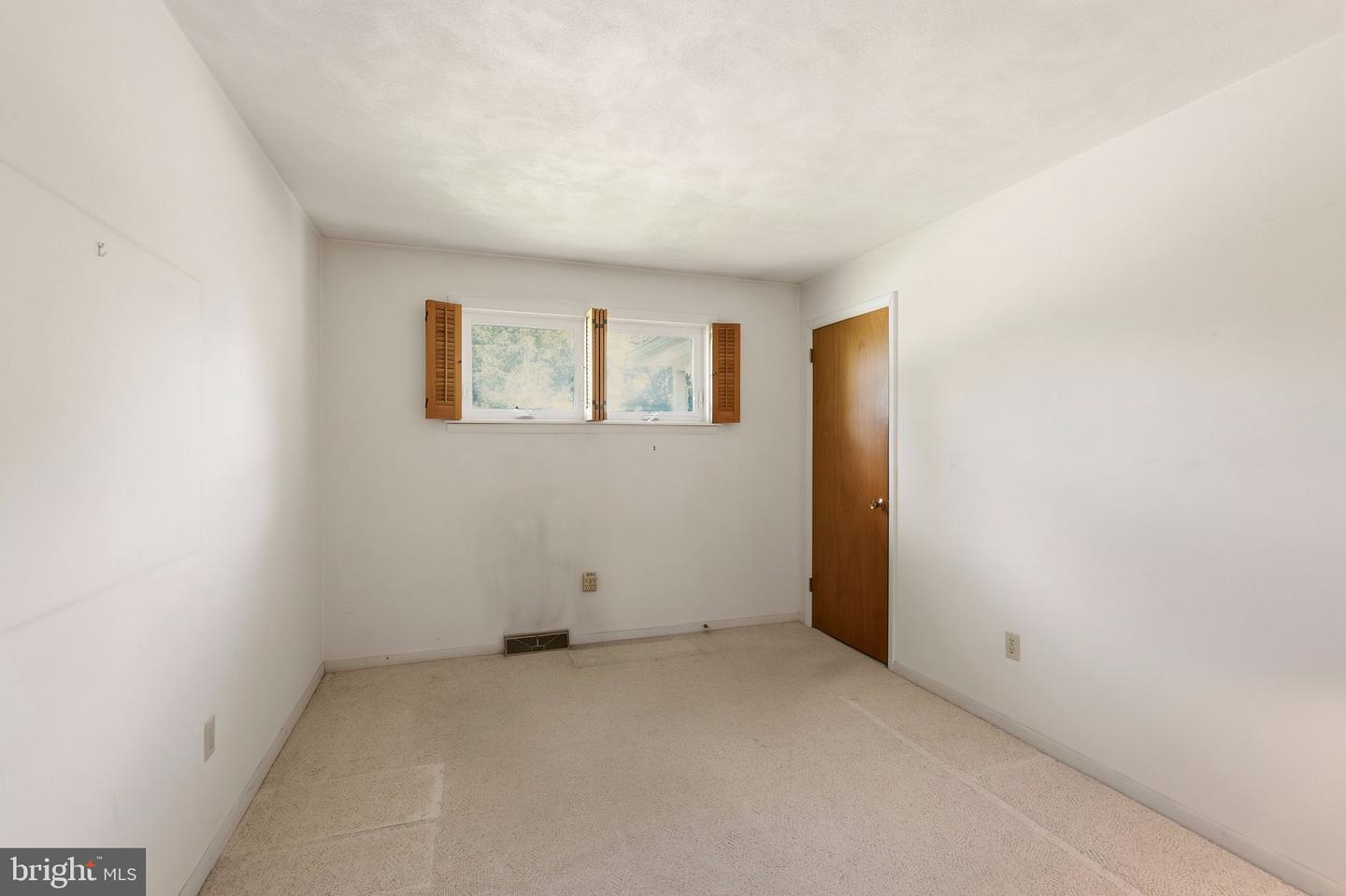 401 Noble St Property Photo 18