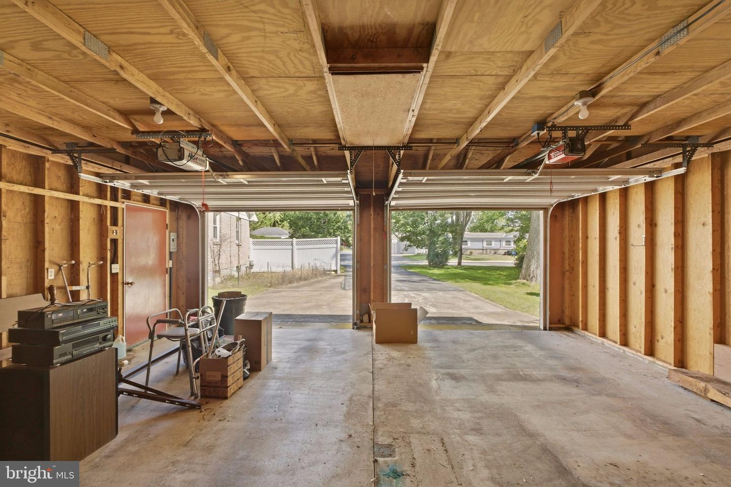 401 Noble St Property Photo 26