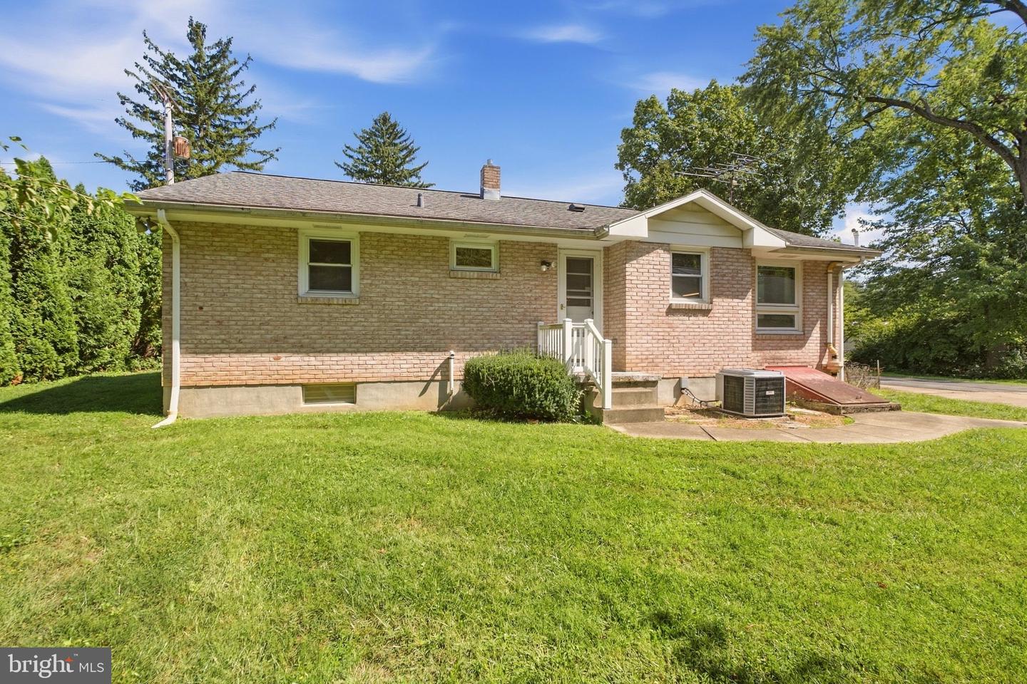 401 Noble St Property Photo 31