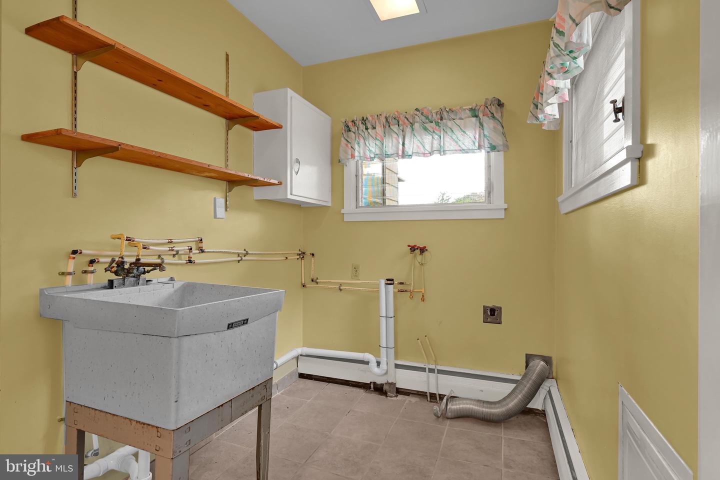 3 E High St Property Photo 16