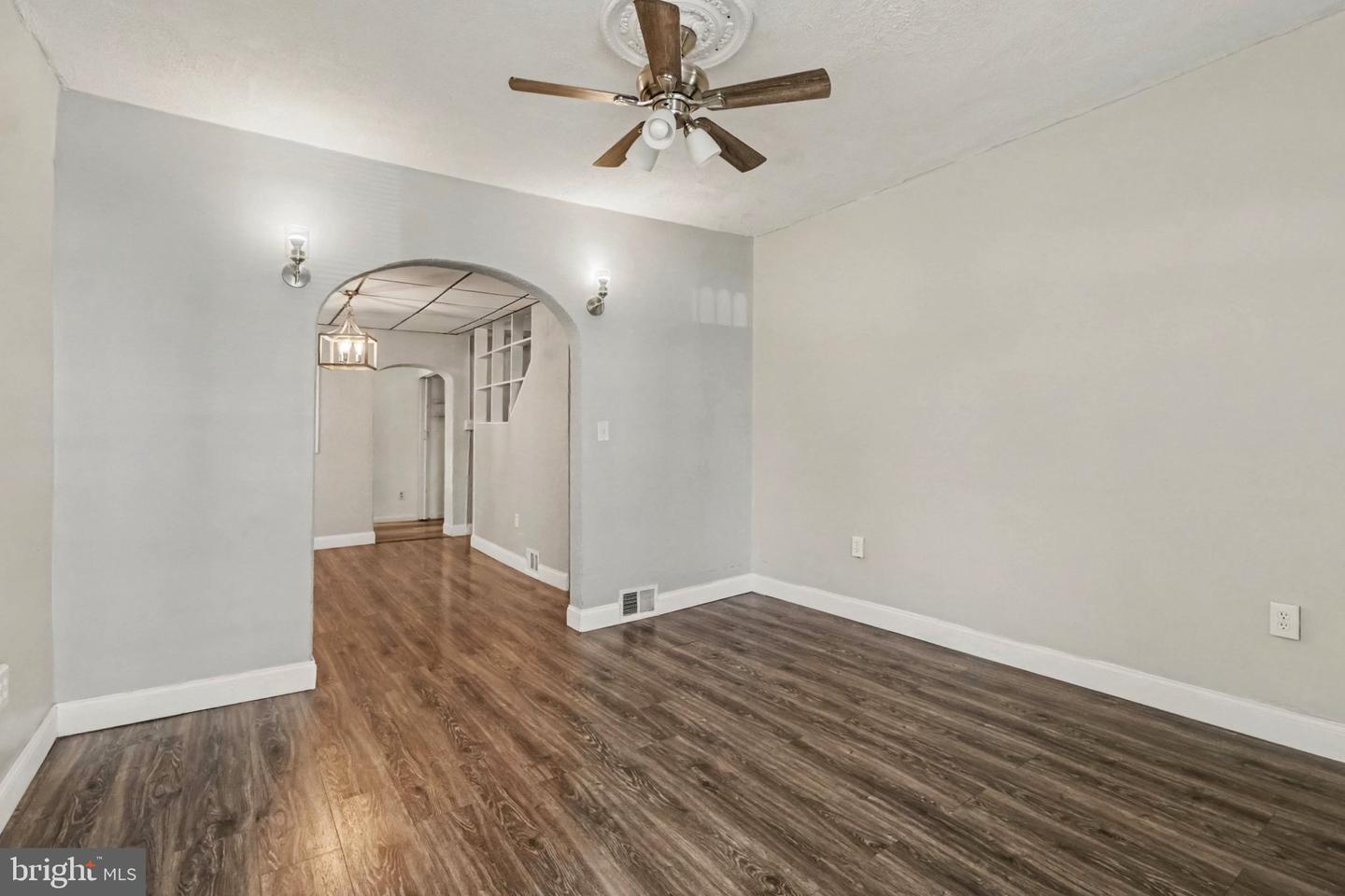 338 E Guilford St Property Photo 6