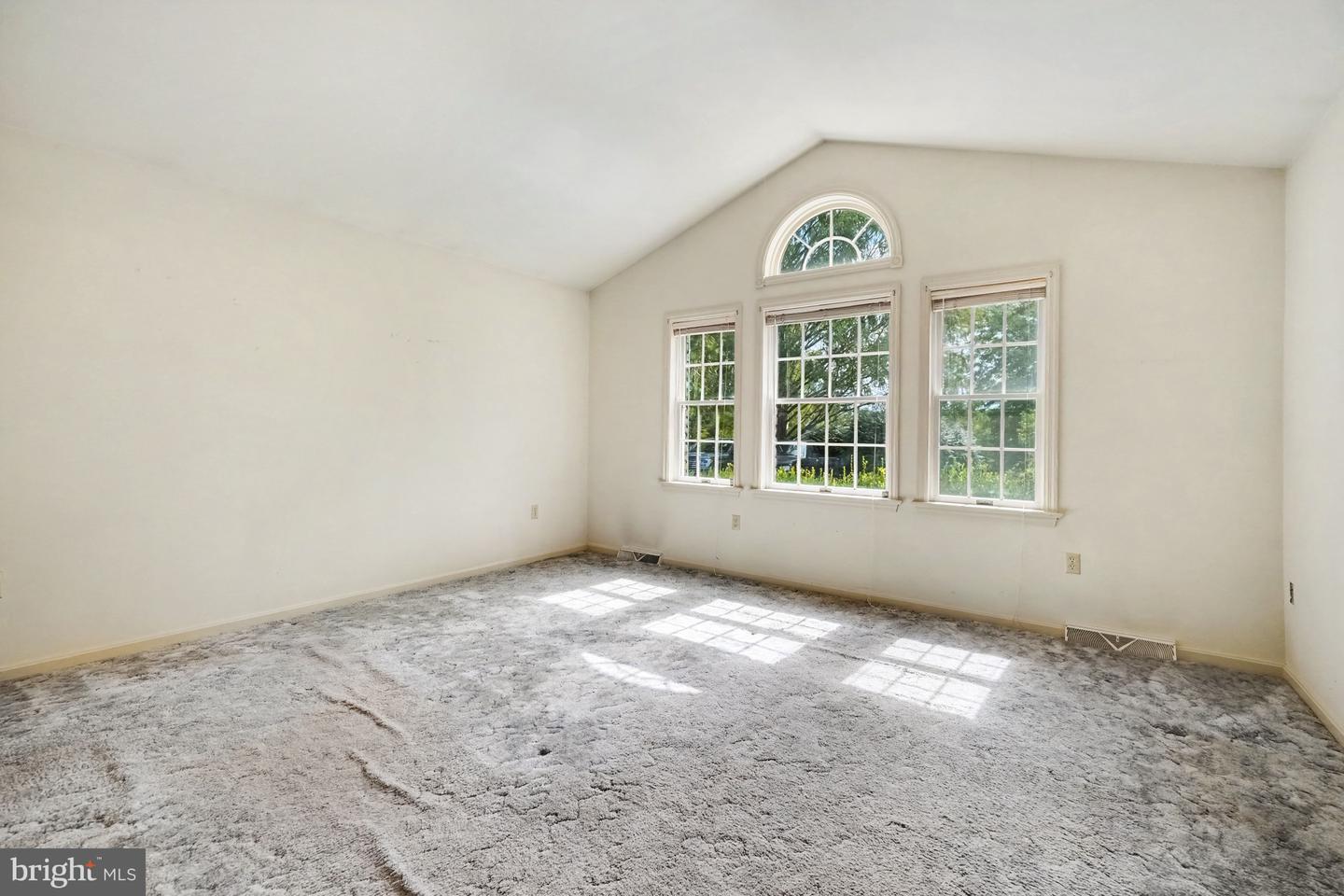 729 Schaeffer Rd Property Photo 15