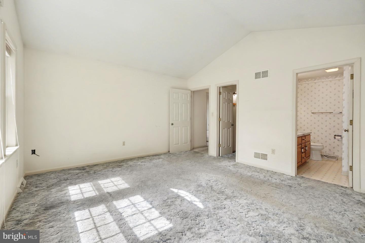729 Schaeffer Rd Property Photo 16