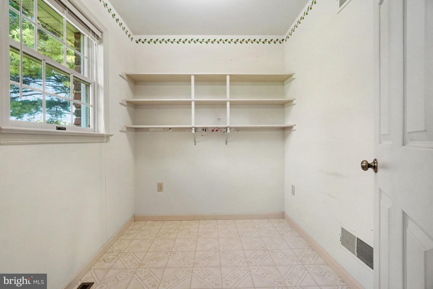 729 Schaeffer Rd Property Photo 25