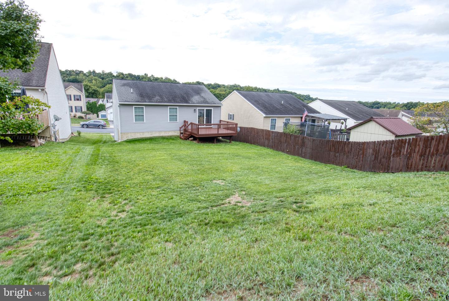 114 Twin Creeks Dr Property Photo 2