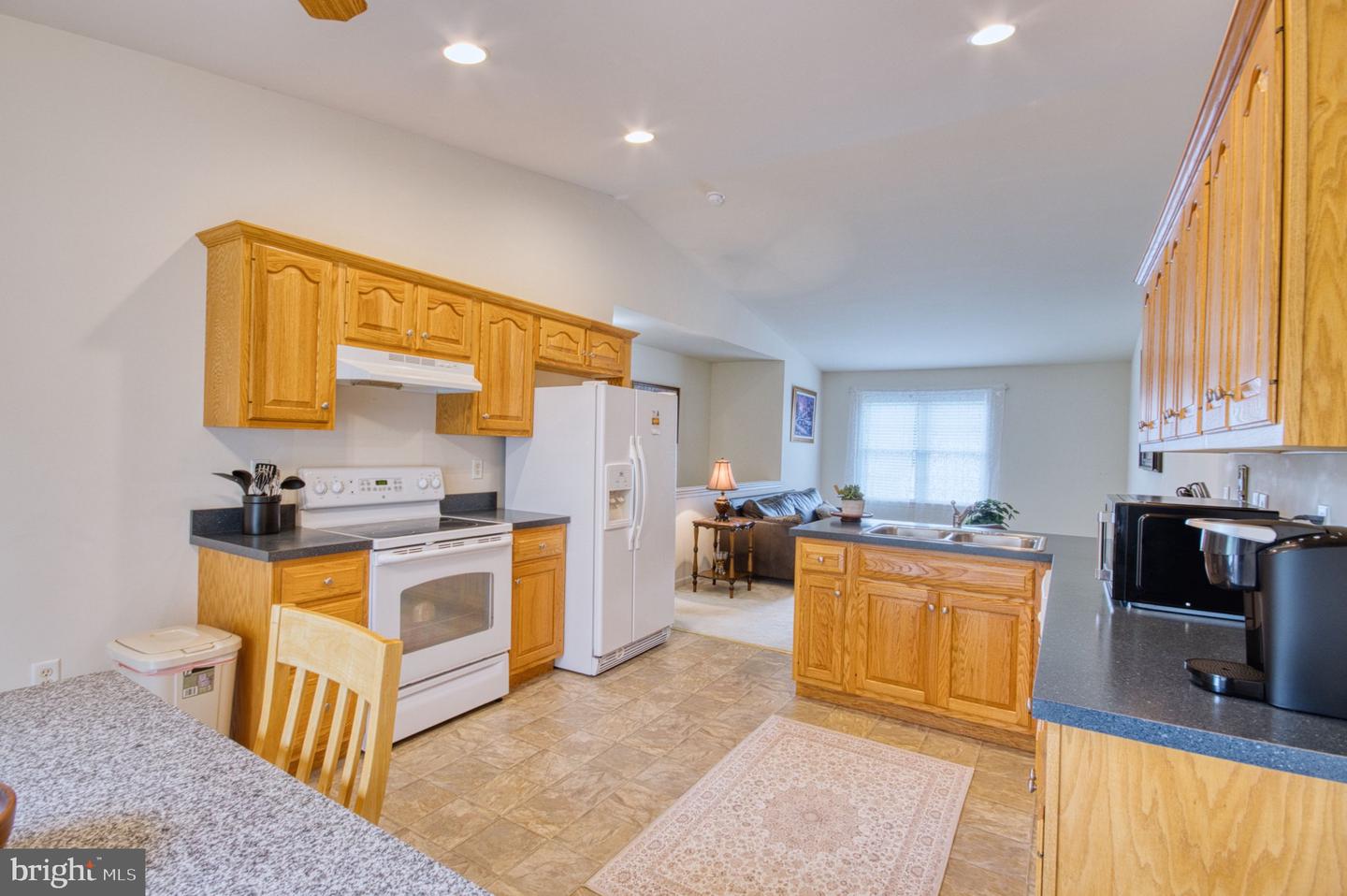 114 Twin Creeks Dr Property Photo 4