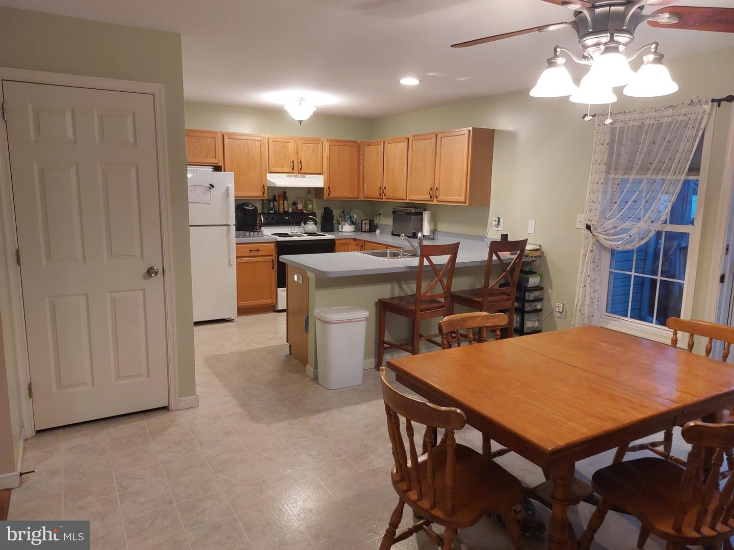 212 Lighthouse Dr Property Photo 4
