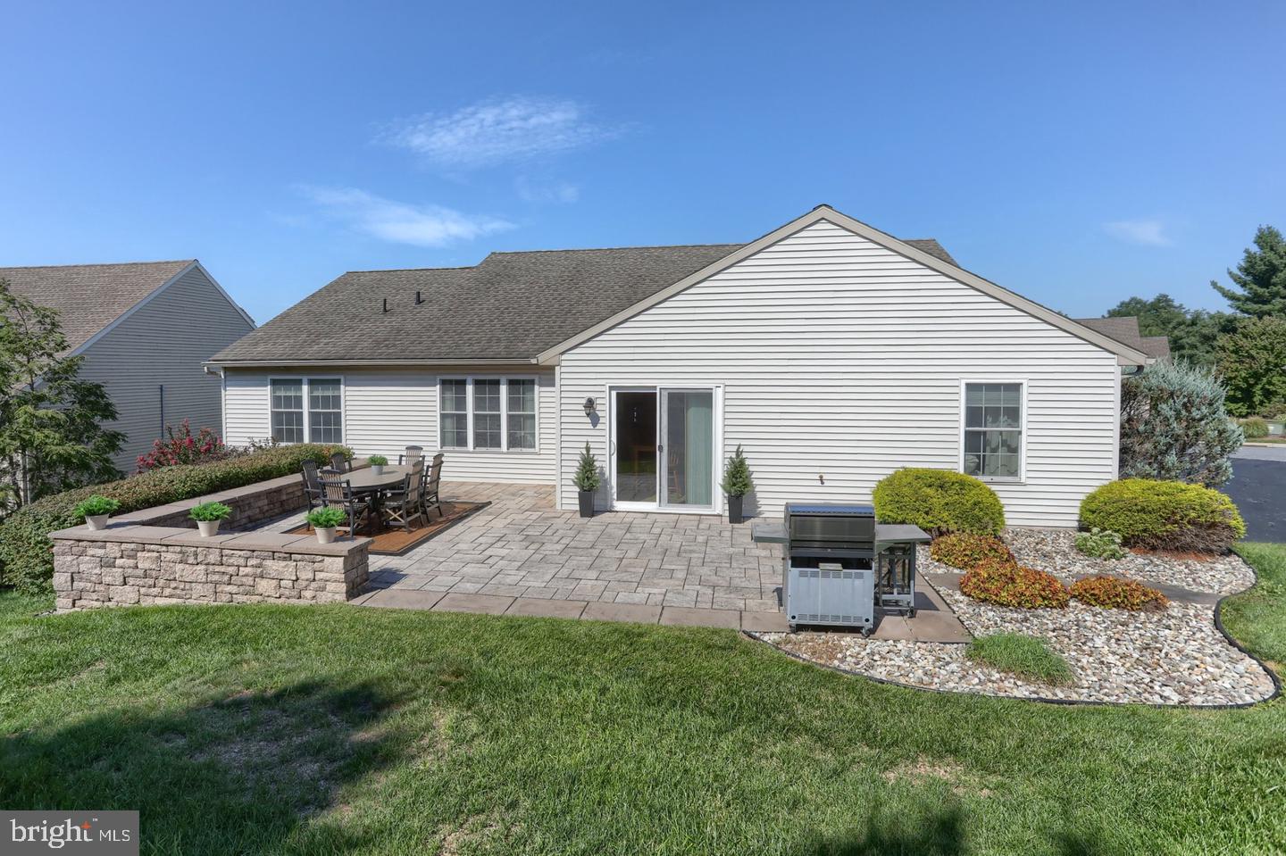 858 Water Edge Ct Property Photo 6