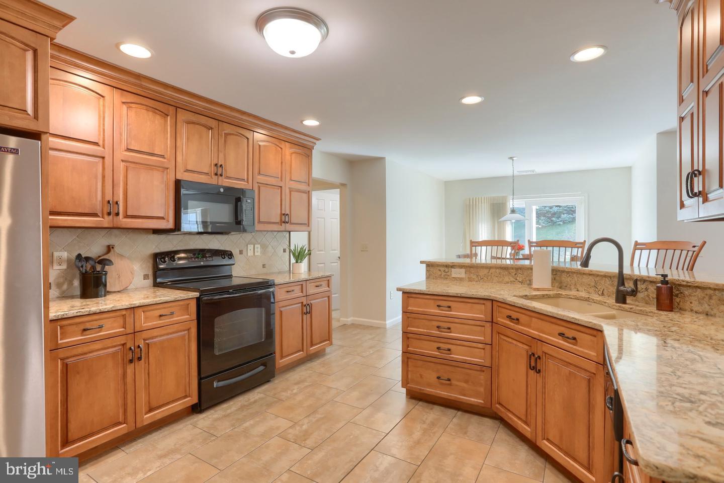 858 Water Edge Ct Property Photo 7
