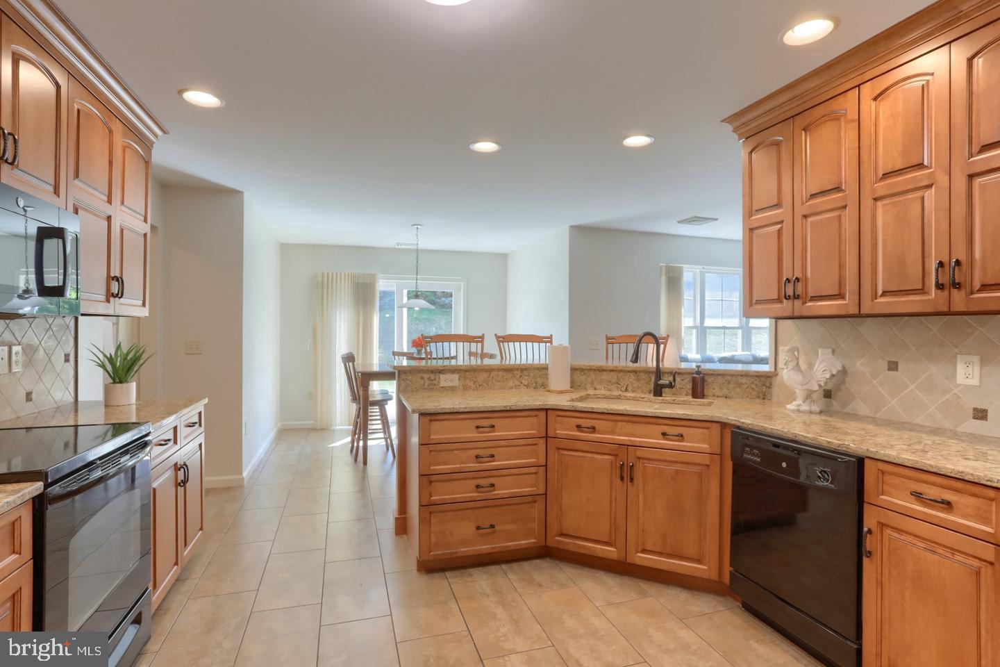 858 Water Edge Ct Property Photo 9