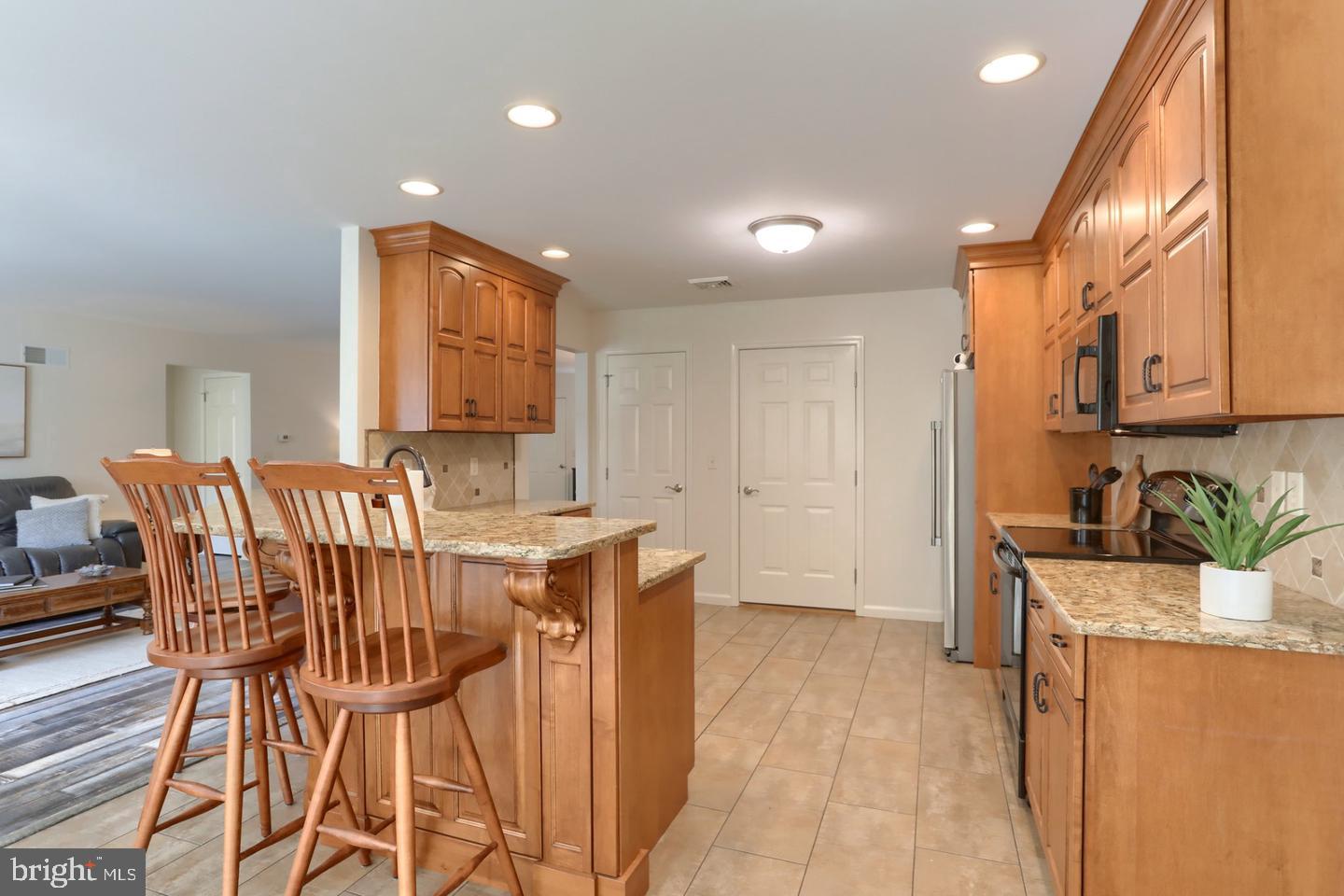 858 Water Edge Ct Property Photo 12