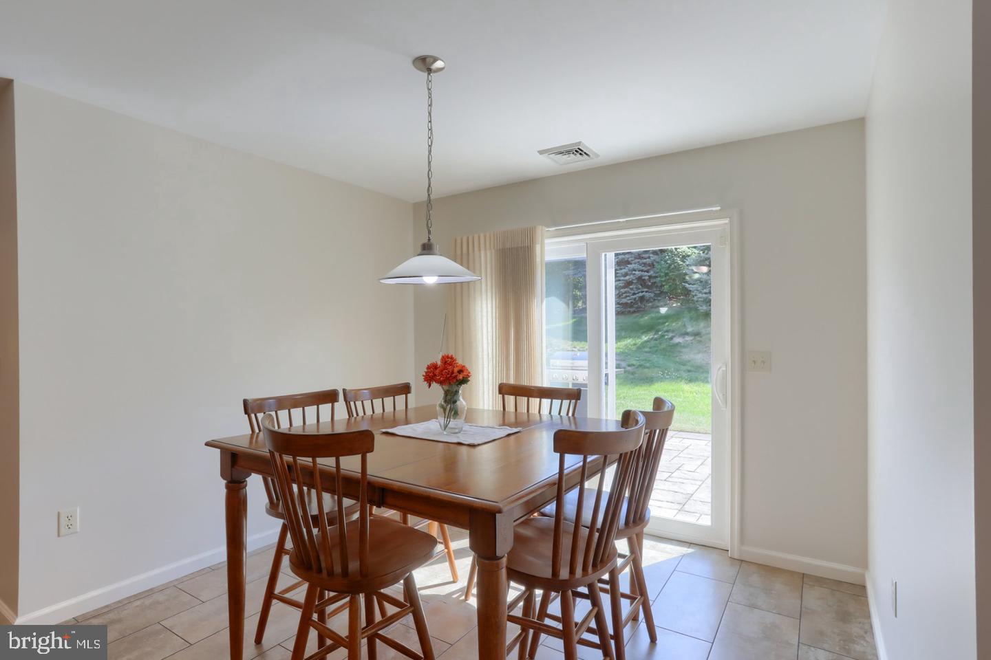 858 Water Edge Ct Property Photo 16