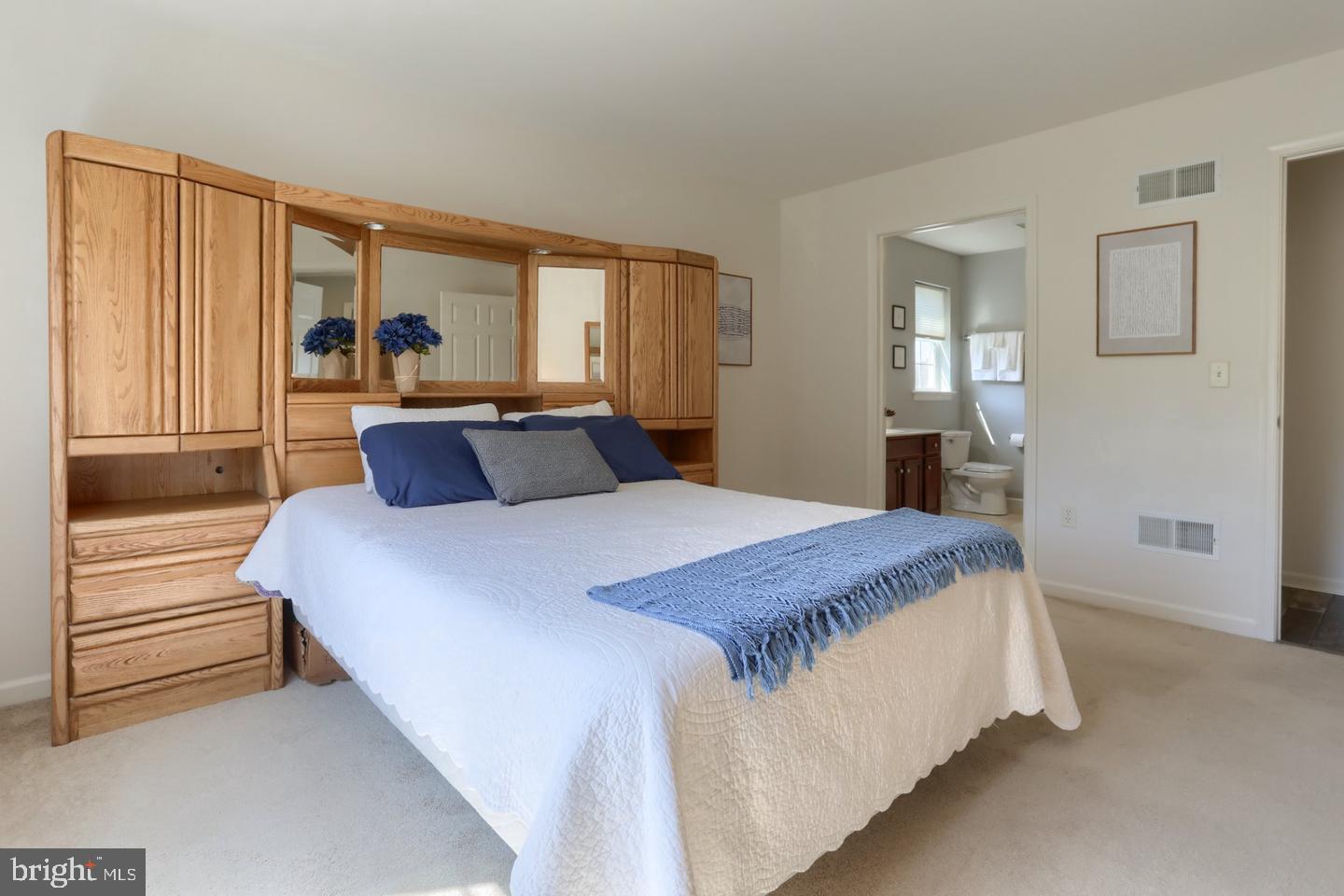 858 Water Edge Ct Property Photo 28