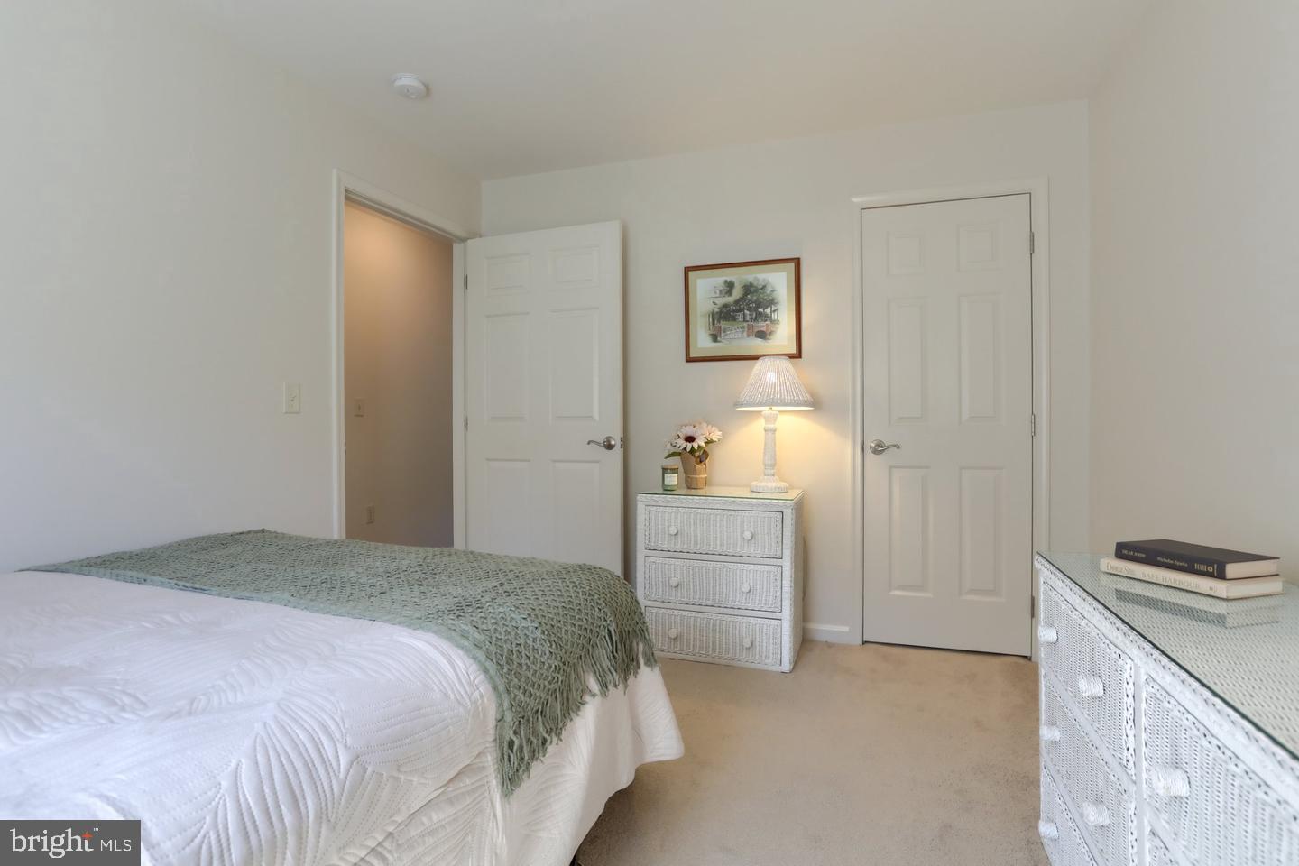 858 Water Edge Ct Property Photo 33