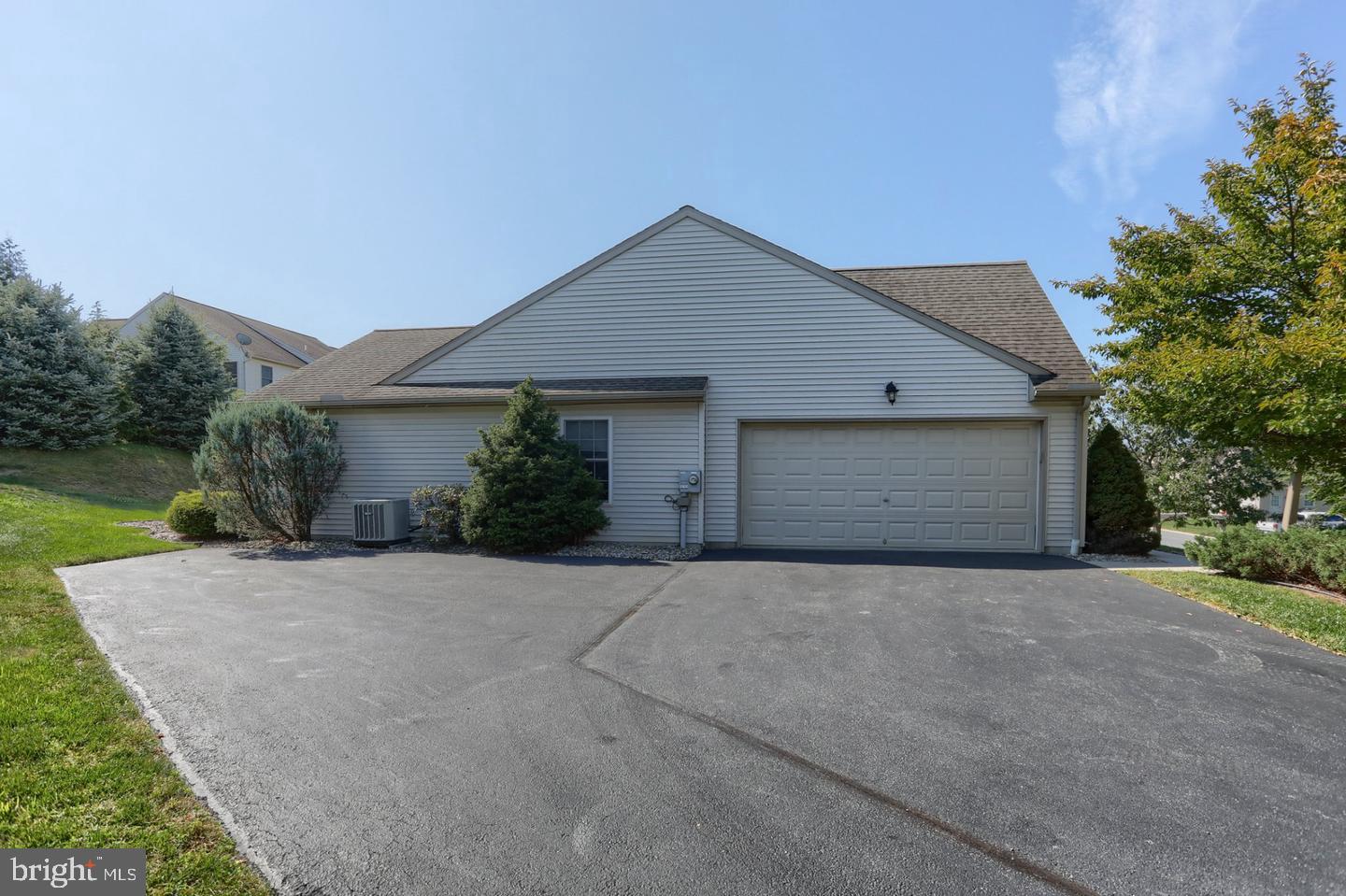 858 Water Edge Ct Property Photo 44