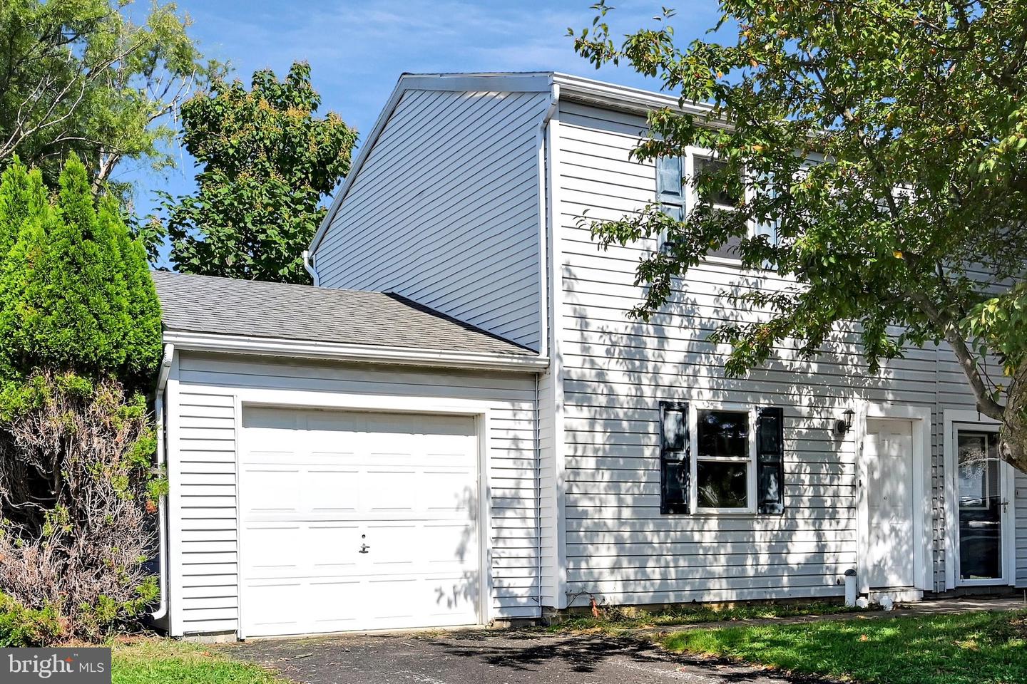 3 Walnut Mill Ln Property Photo 1