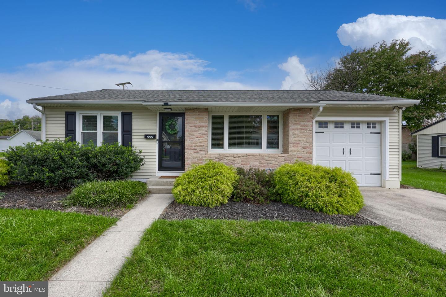 222 N Penn St Property Photo 1