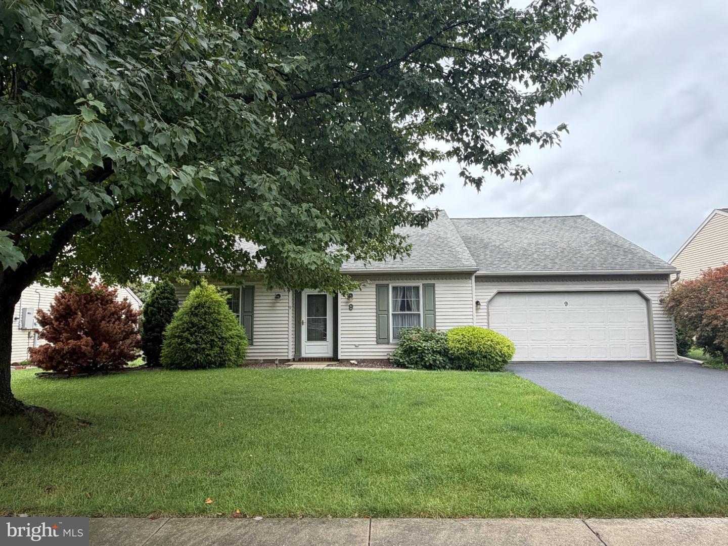 9 LAKEVIEW DR Property Photo 1