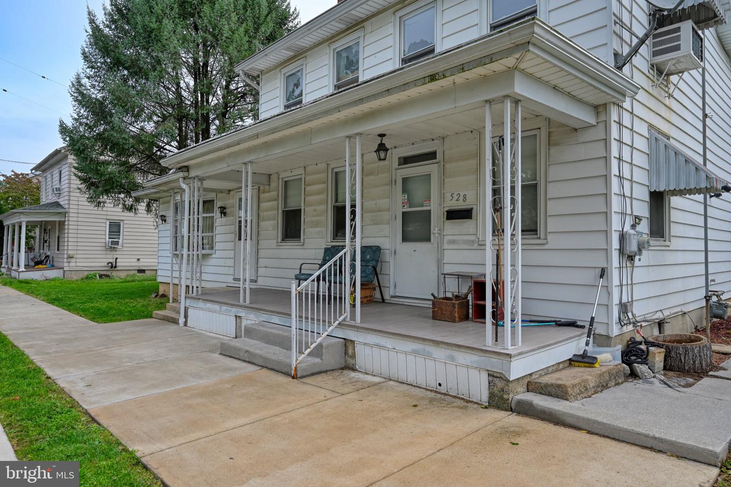 528 S Railroad St Property Photo 2