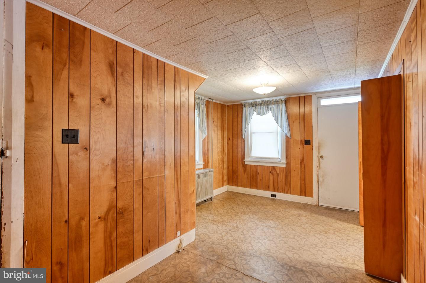 528 S Railroad St Property Photo 3