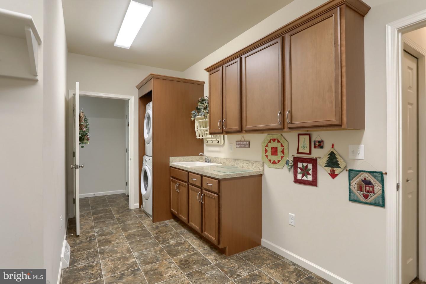 1819 Fieldcrest Rd Property Photo 27