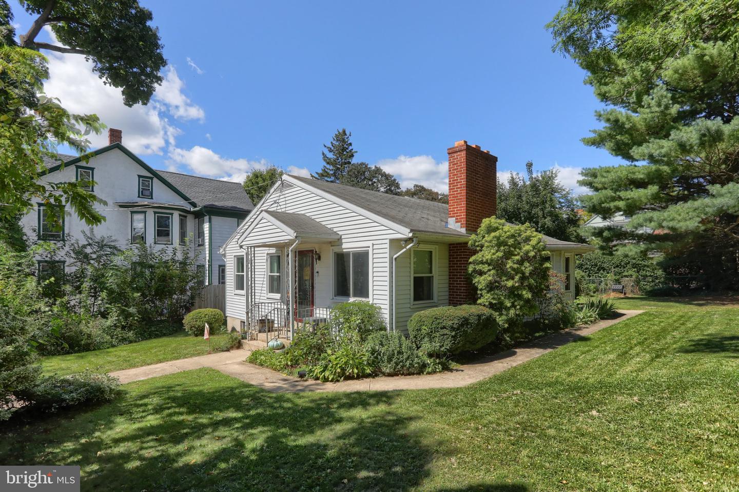 105 Locust St Property Photo 1