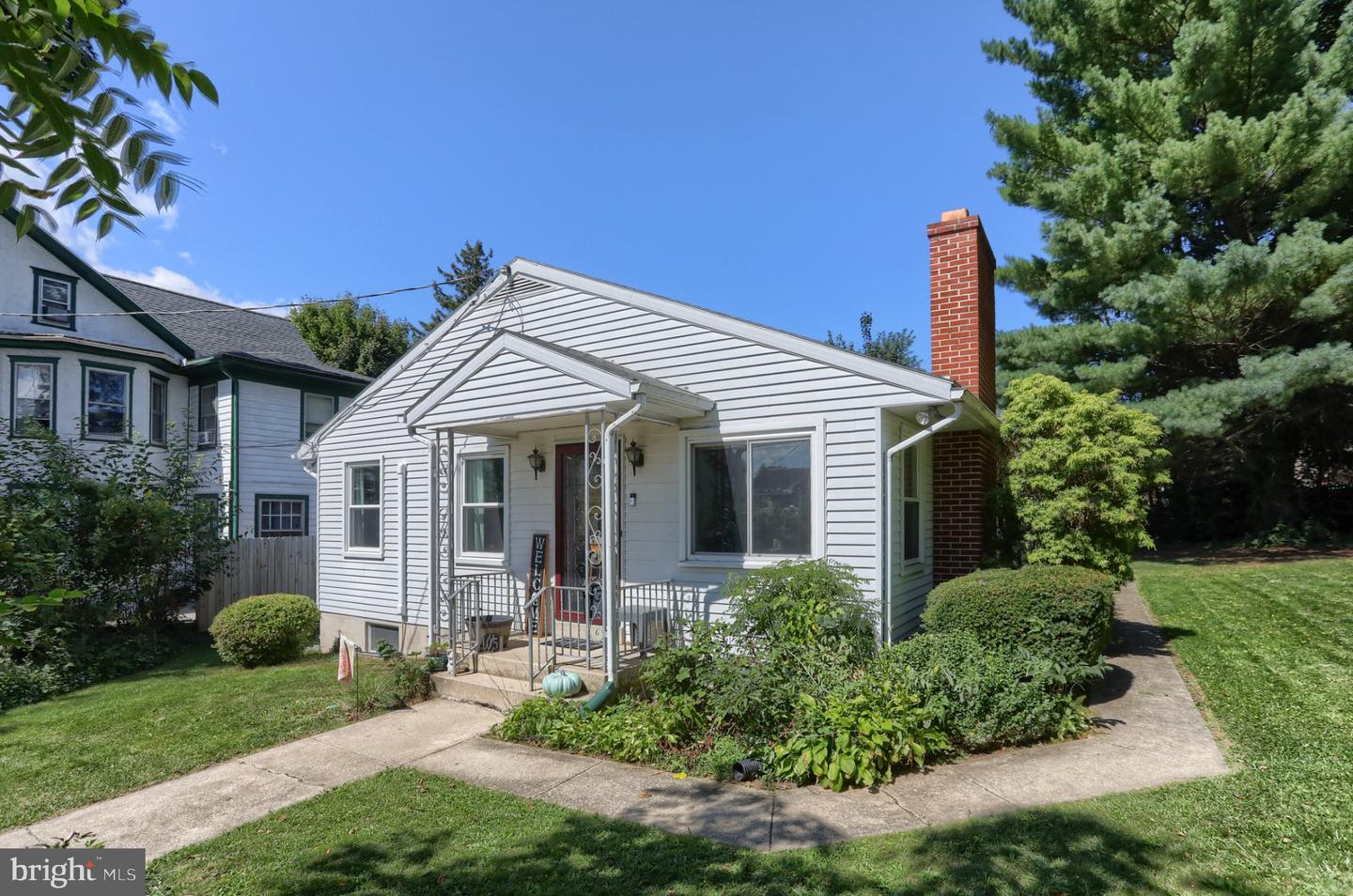 105 Locust St Property Photo 2