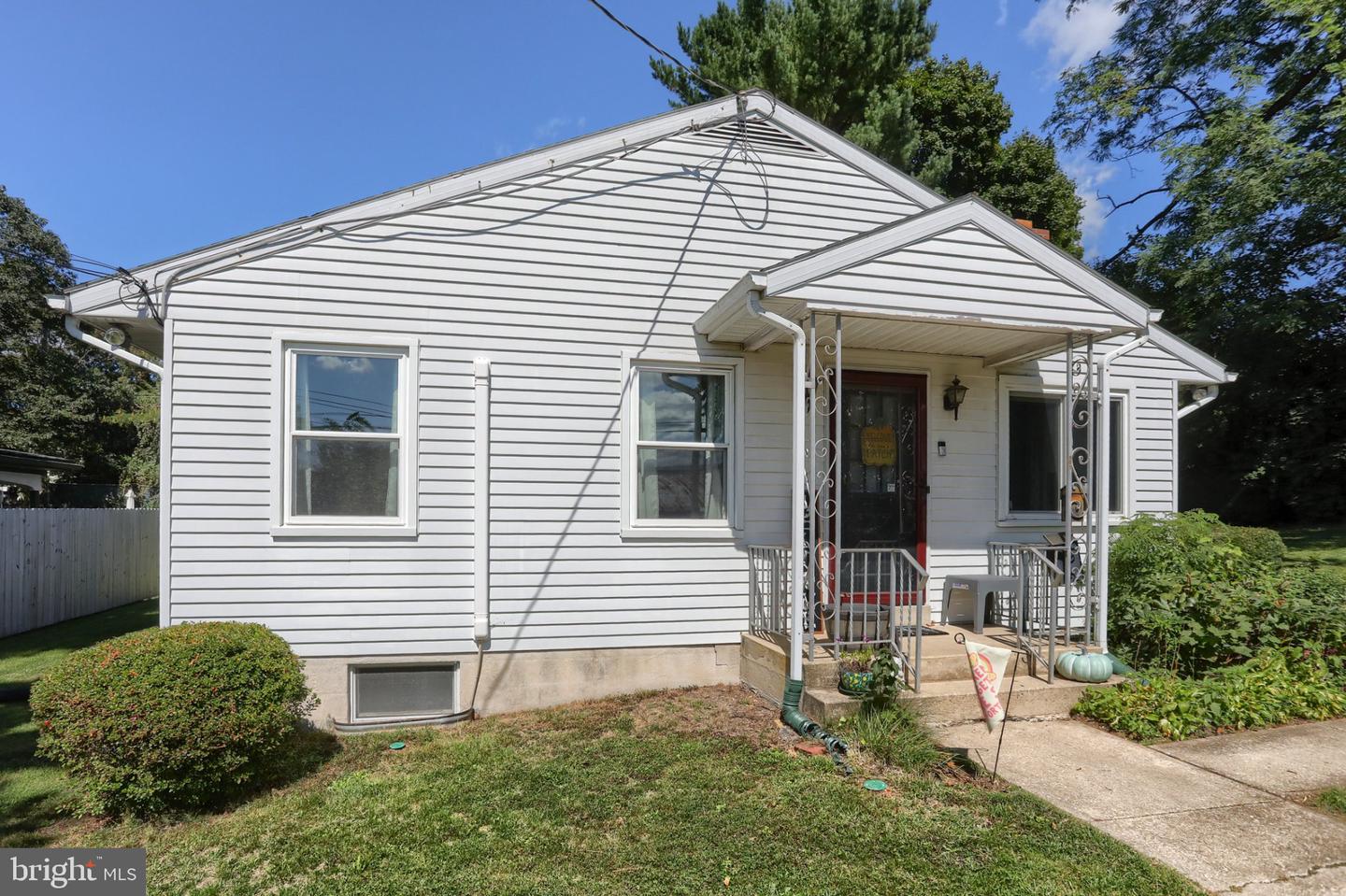 105 Locust St Property Photo 3
