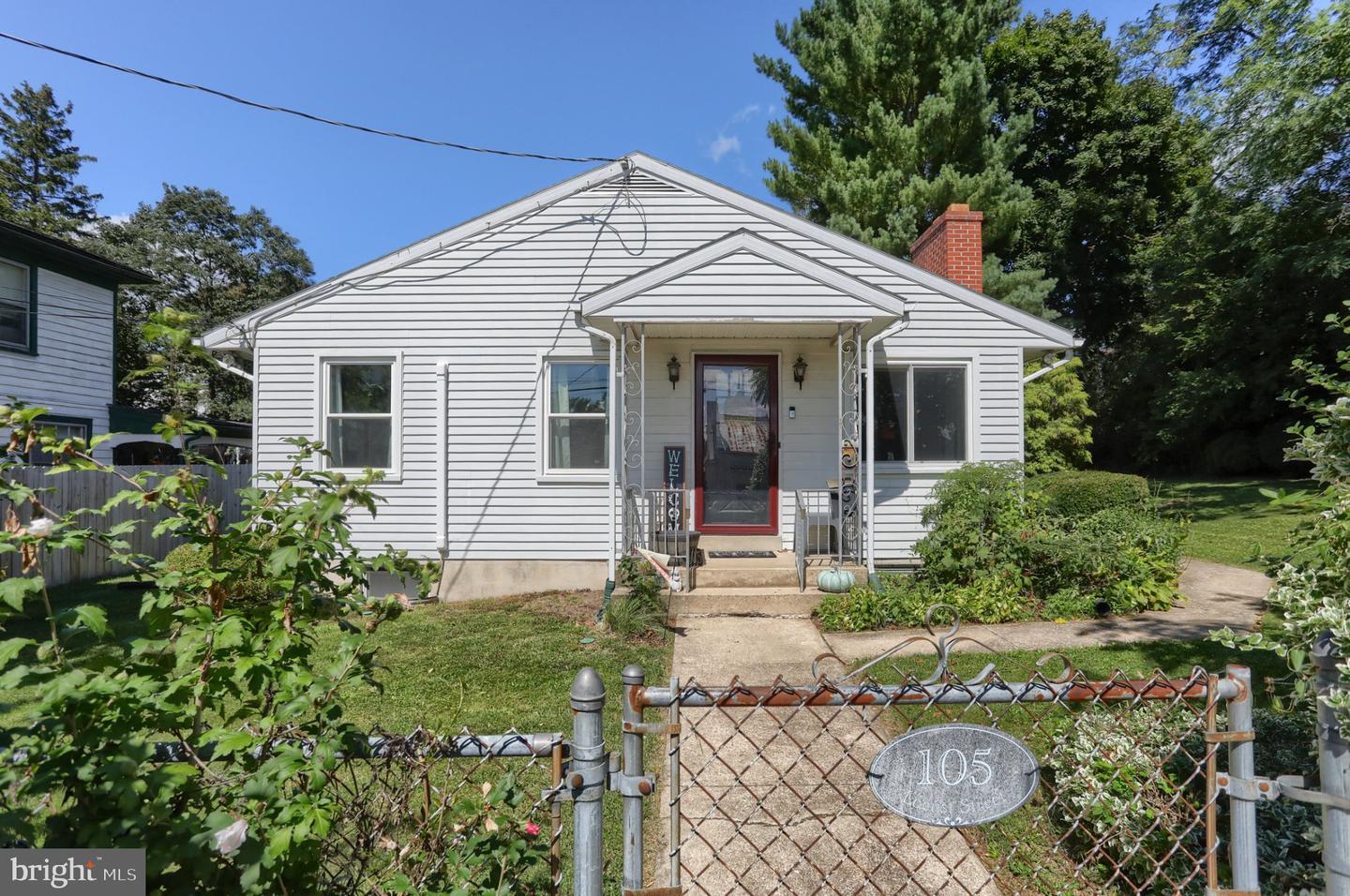 105 Locust St Property Photo 4