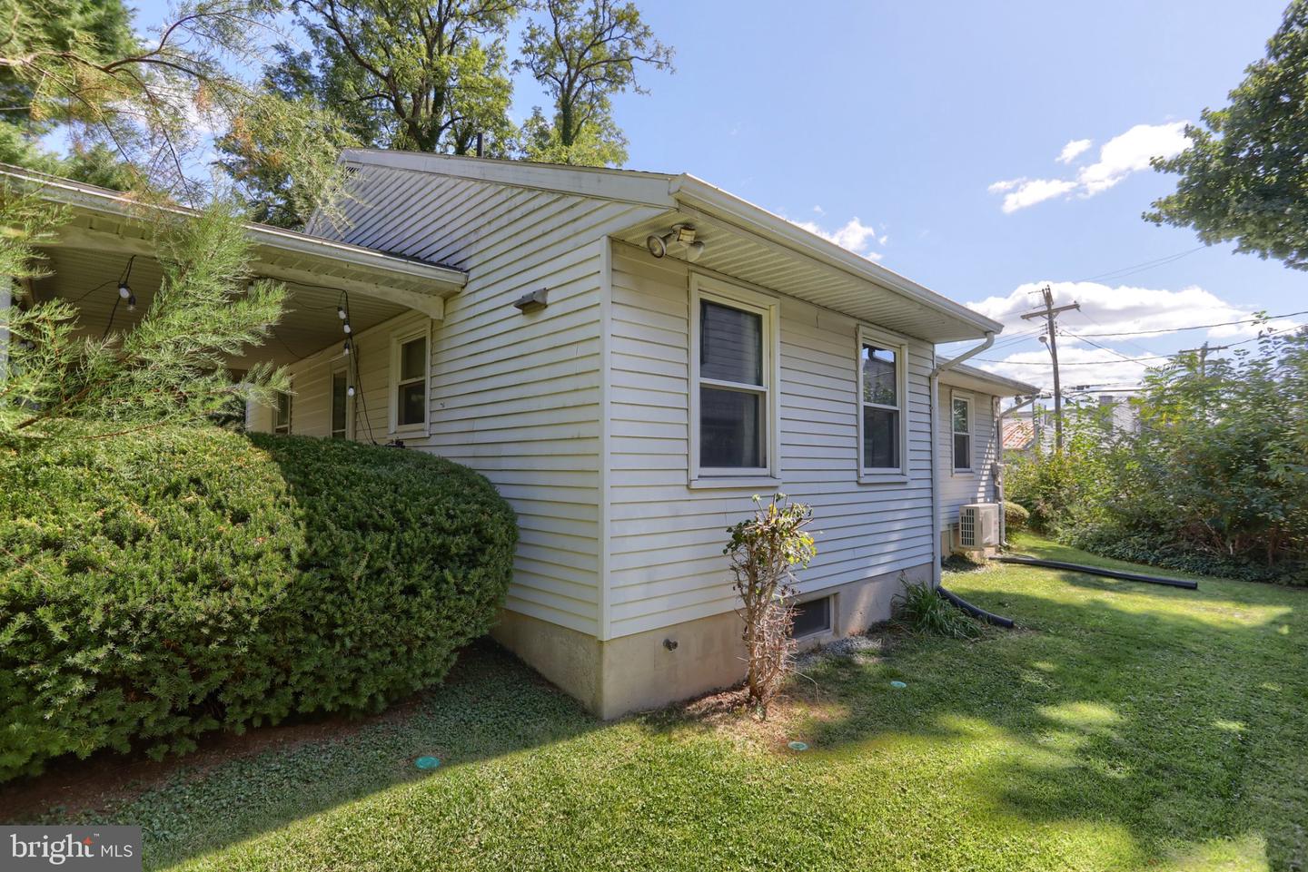 105 Locust St Property Photo 9