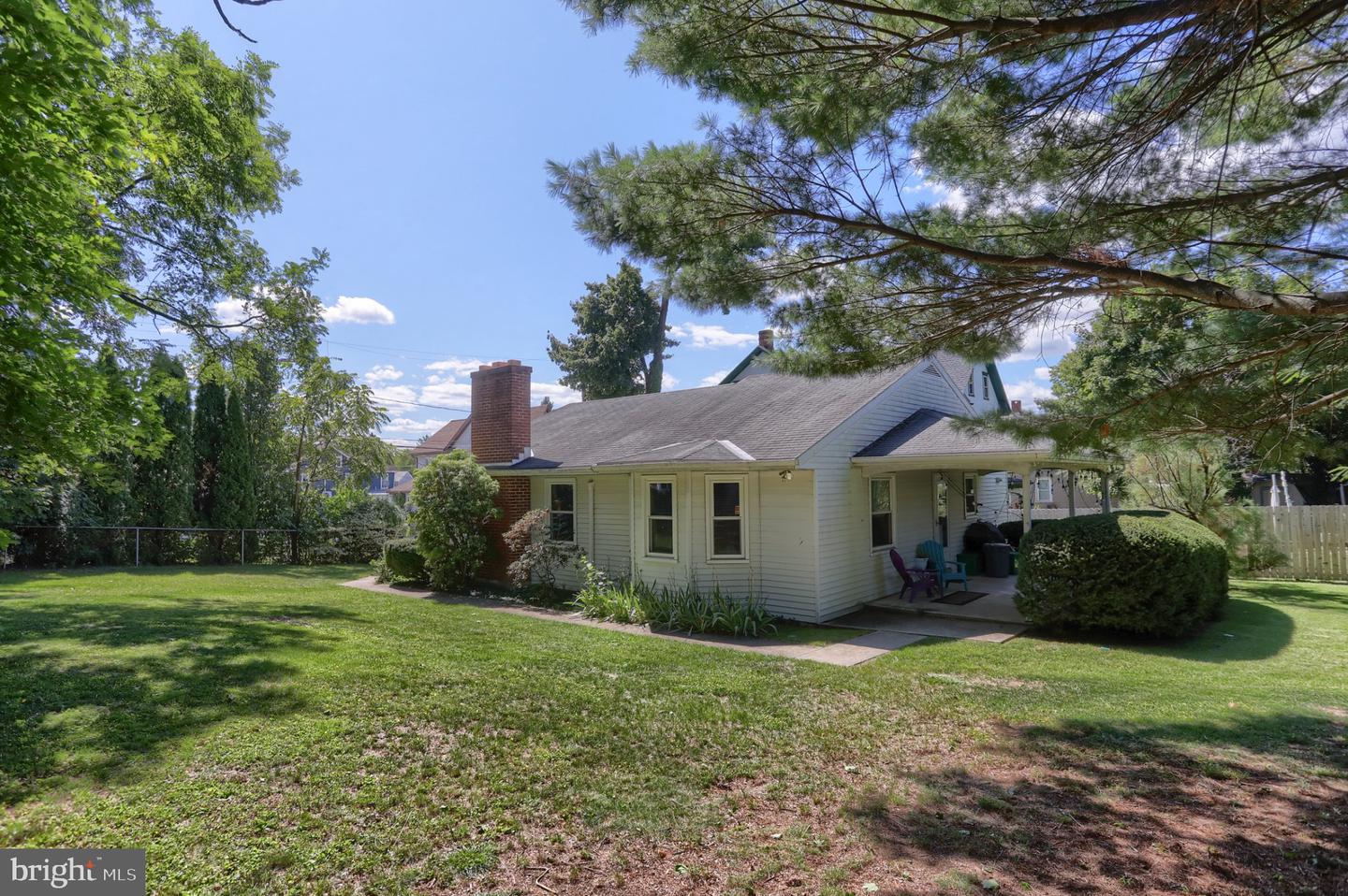 105 Locust St Property Photo 13