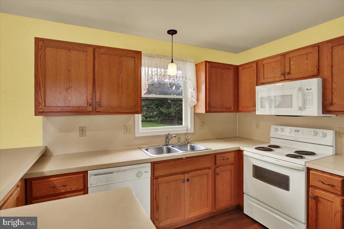 124 Treeline Dr Property Photo 4