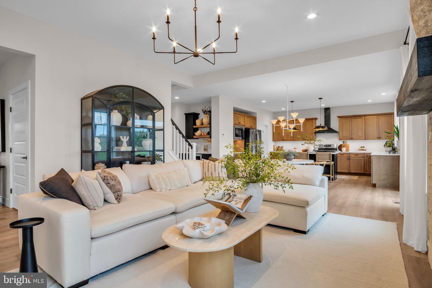 633 Sunset Blvd Property Photo 3