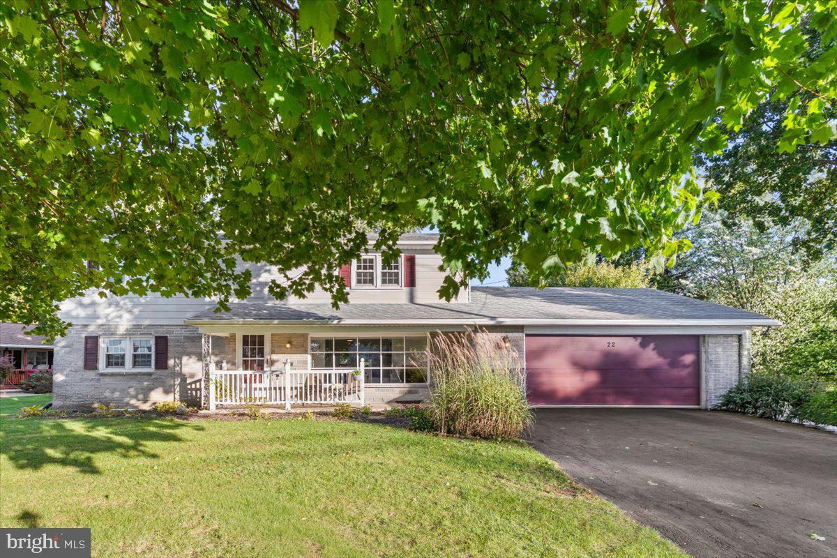 22 JAYANN DR Property Photo 1