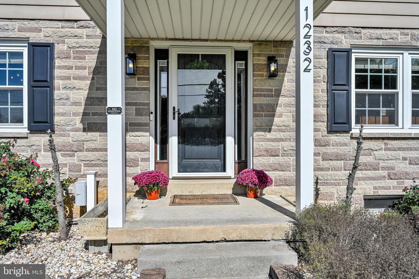 1232 S Prince St Property Photo 5