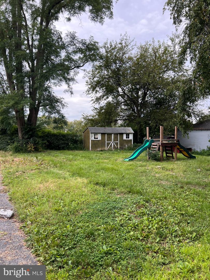 147 S Cherry St Property Photo 3