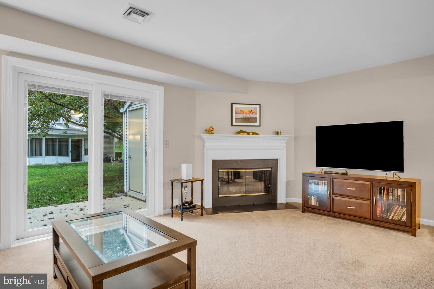 1102 Cambridge Ct Property Photo 4
