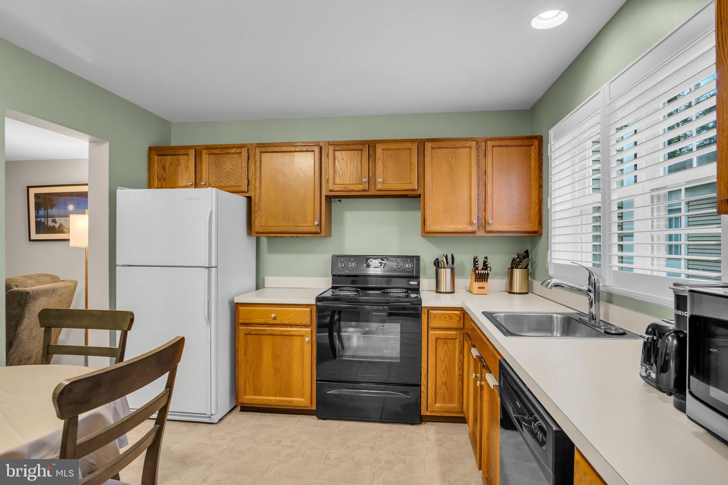 1102 Cambridge Ct Property Photo 6
