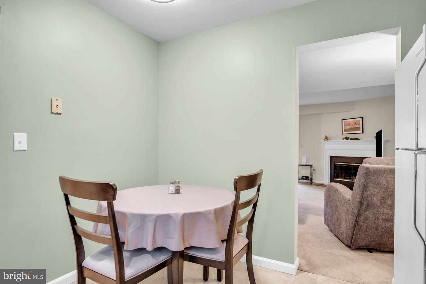 1102 Cambridge Ct Property Photo 8