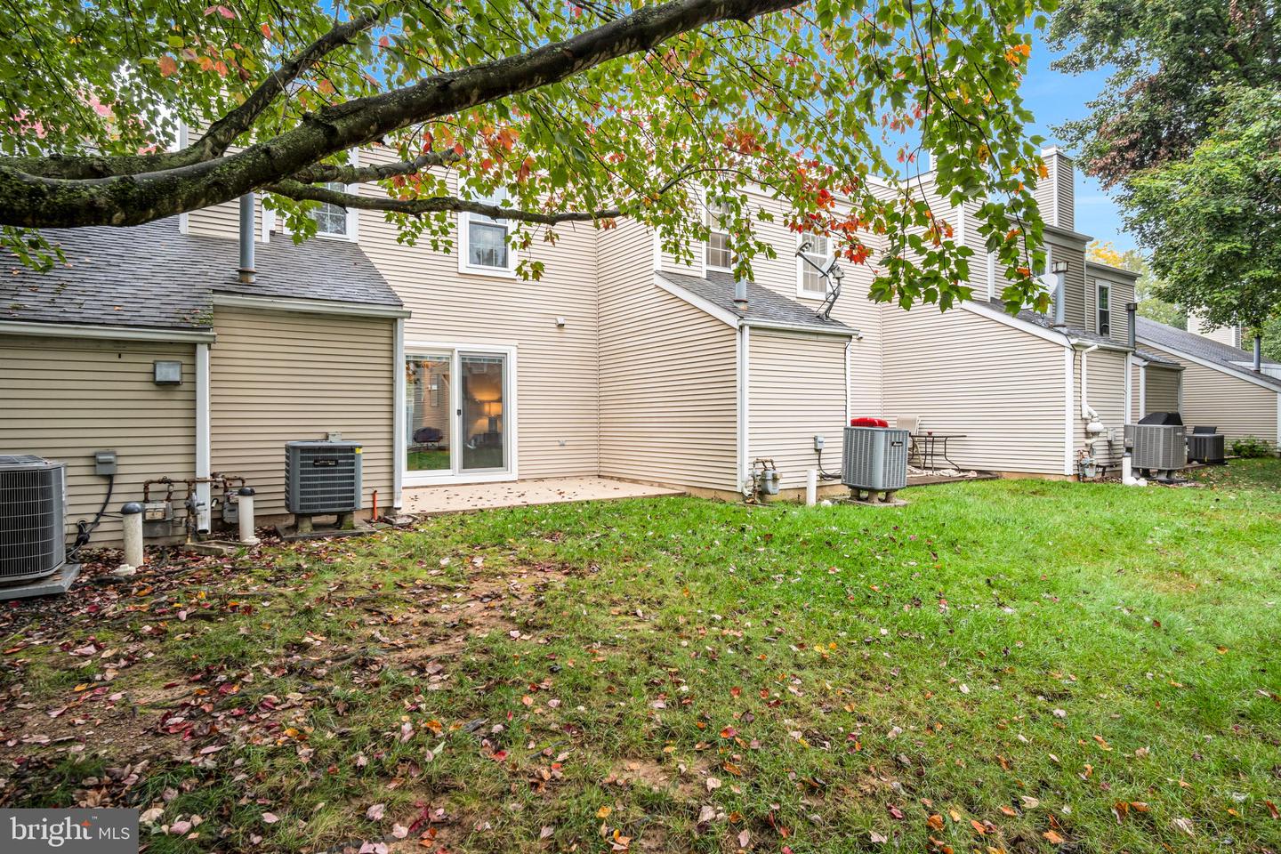 1102 Cambridge Ct Property Photo 17