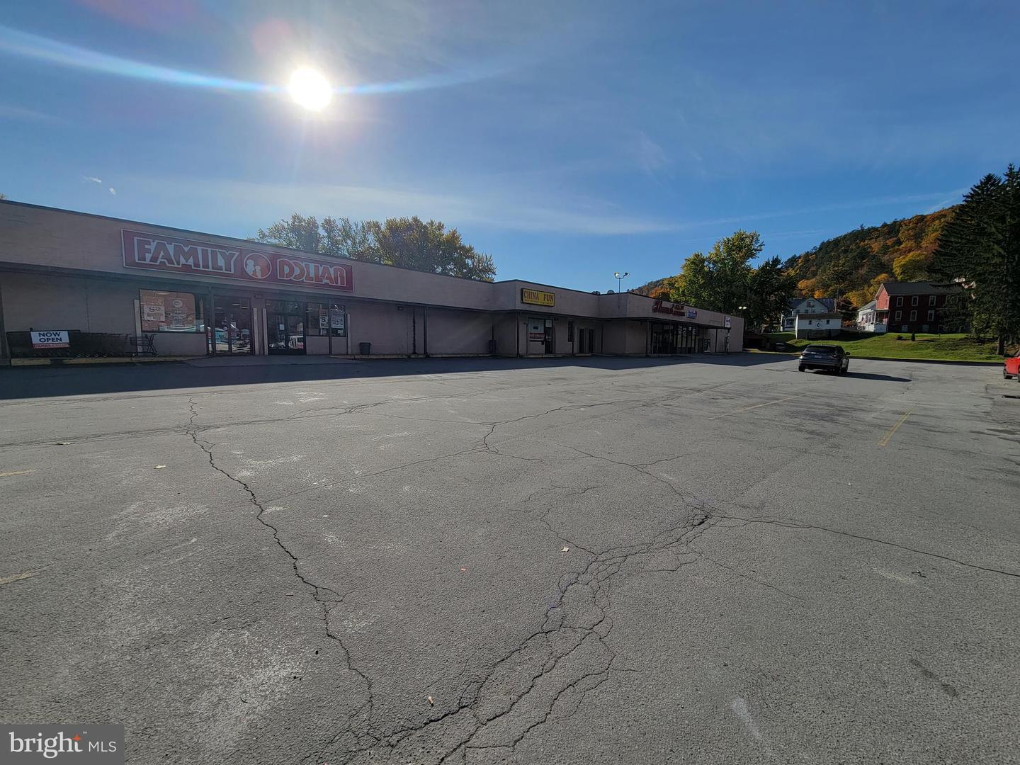 5 Mountain Mall Property Photo 2